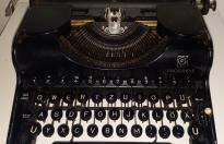 Rarissima macchina da scrivere nazista Olympia Progress con tasto dedicato SS cod oly42